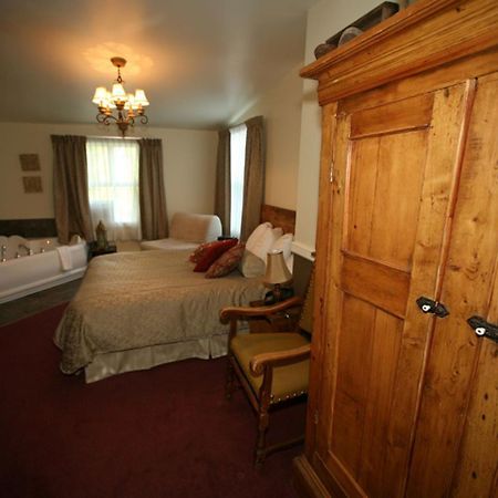 Auberge De La Tour Du Lac Sainte-Agathe-des-Monts Exterior photo
