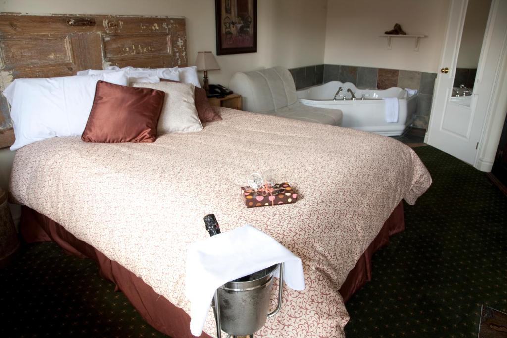 Auberge De La Tour Du Lac Sainte-Agathe-des-Monts Room photo