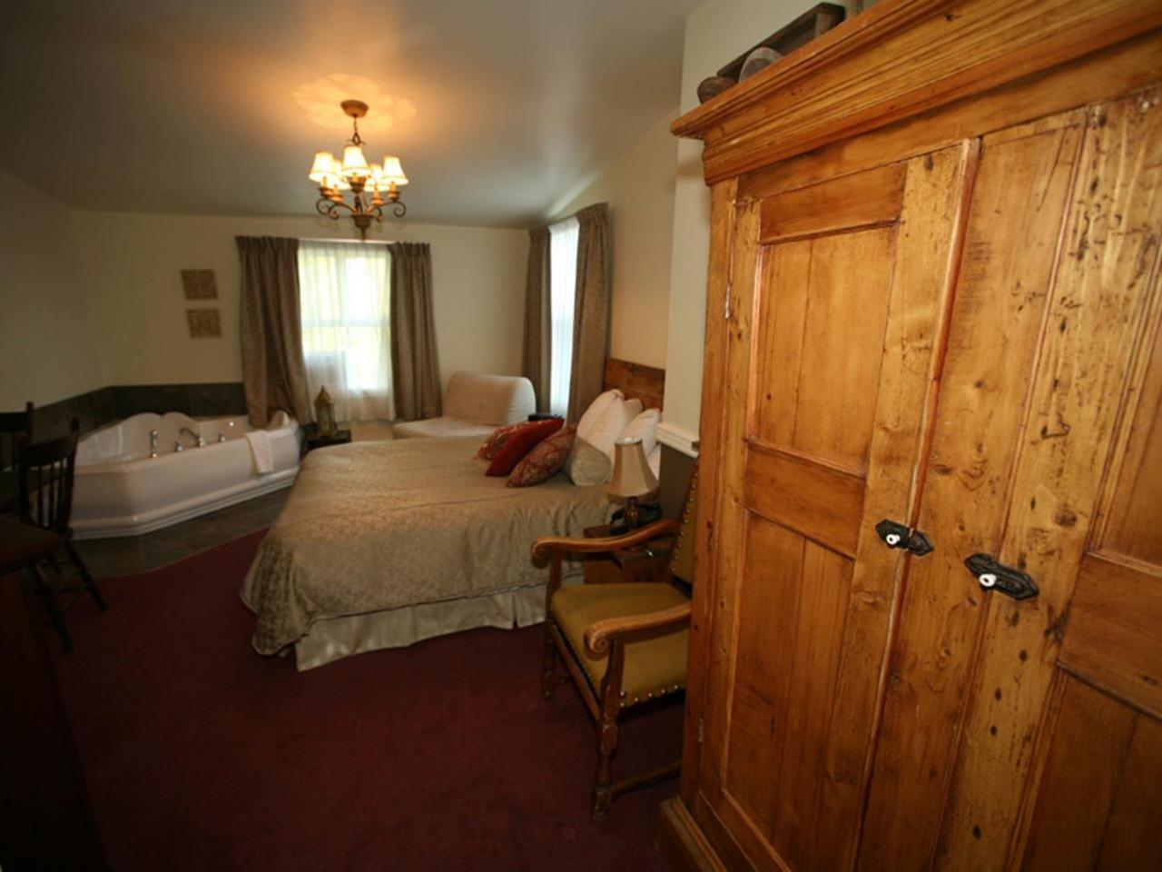 Auberge De La Tour Du Lac Sainte-Agathe-des-Monts Exterior photo