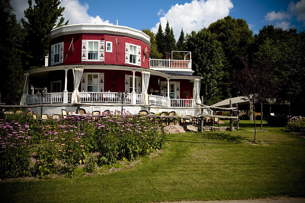 Auberge De La Tour Du Lac Sainte-Agathe-des-Monts Exterior photo