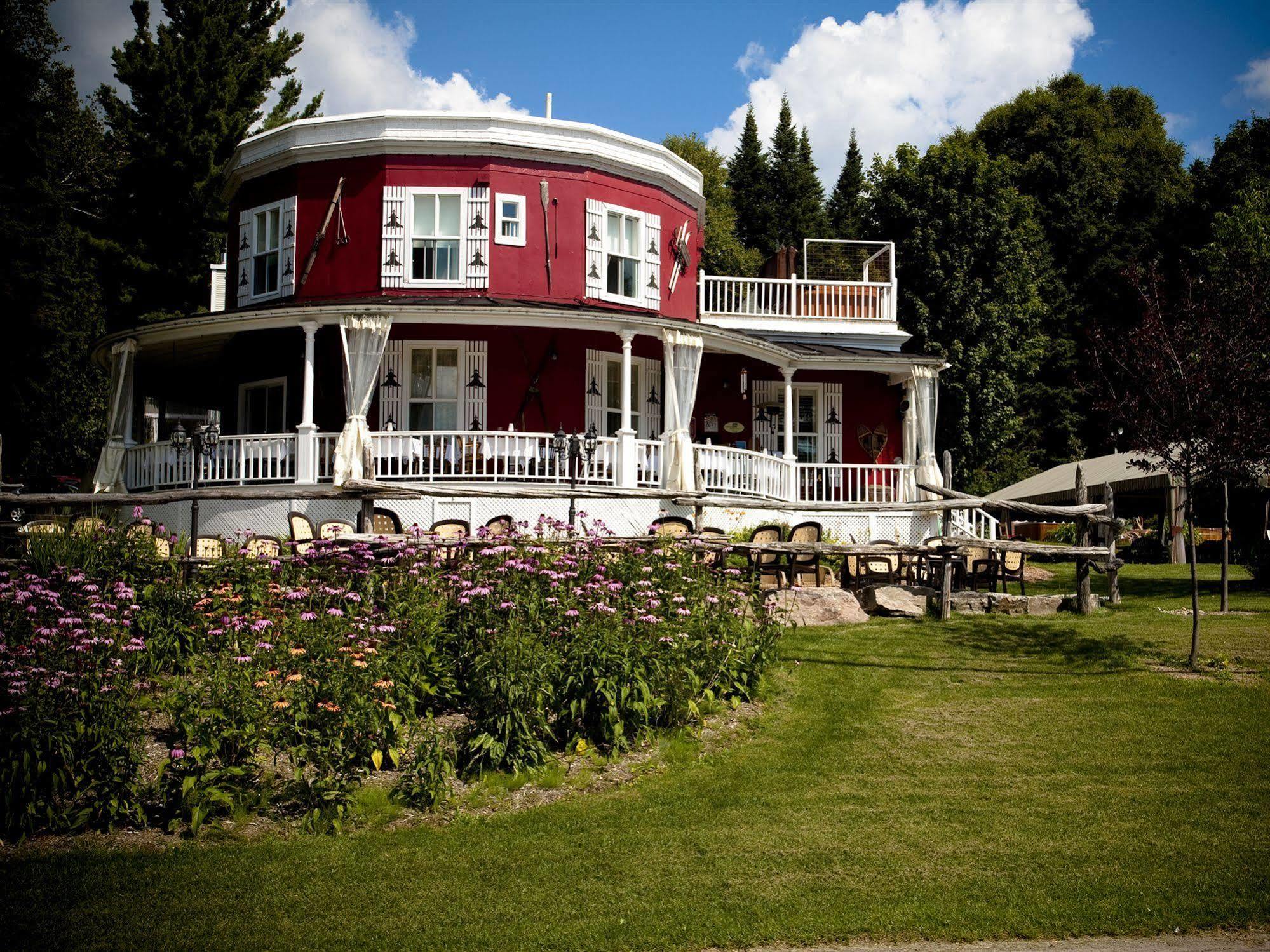 Auberge De La Tour Du Lac Sainte-Agathe-des-Monts Exterior photo